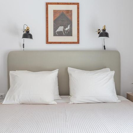 Modern City Center Loft Янина Екстериор снимка