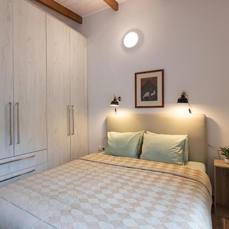 Modern City Center Loft Янина Екстериор снимка