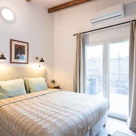 Modern City Center Loft Янина Екстериор снимка