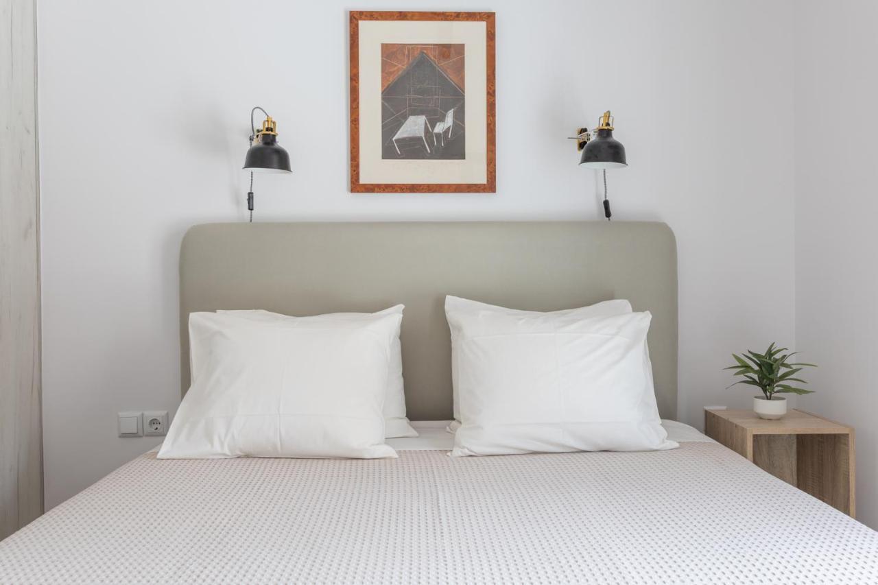 Modern City Center Loft Янина Екстериор снимка