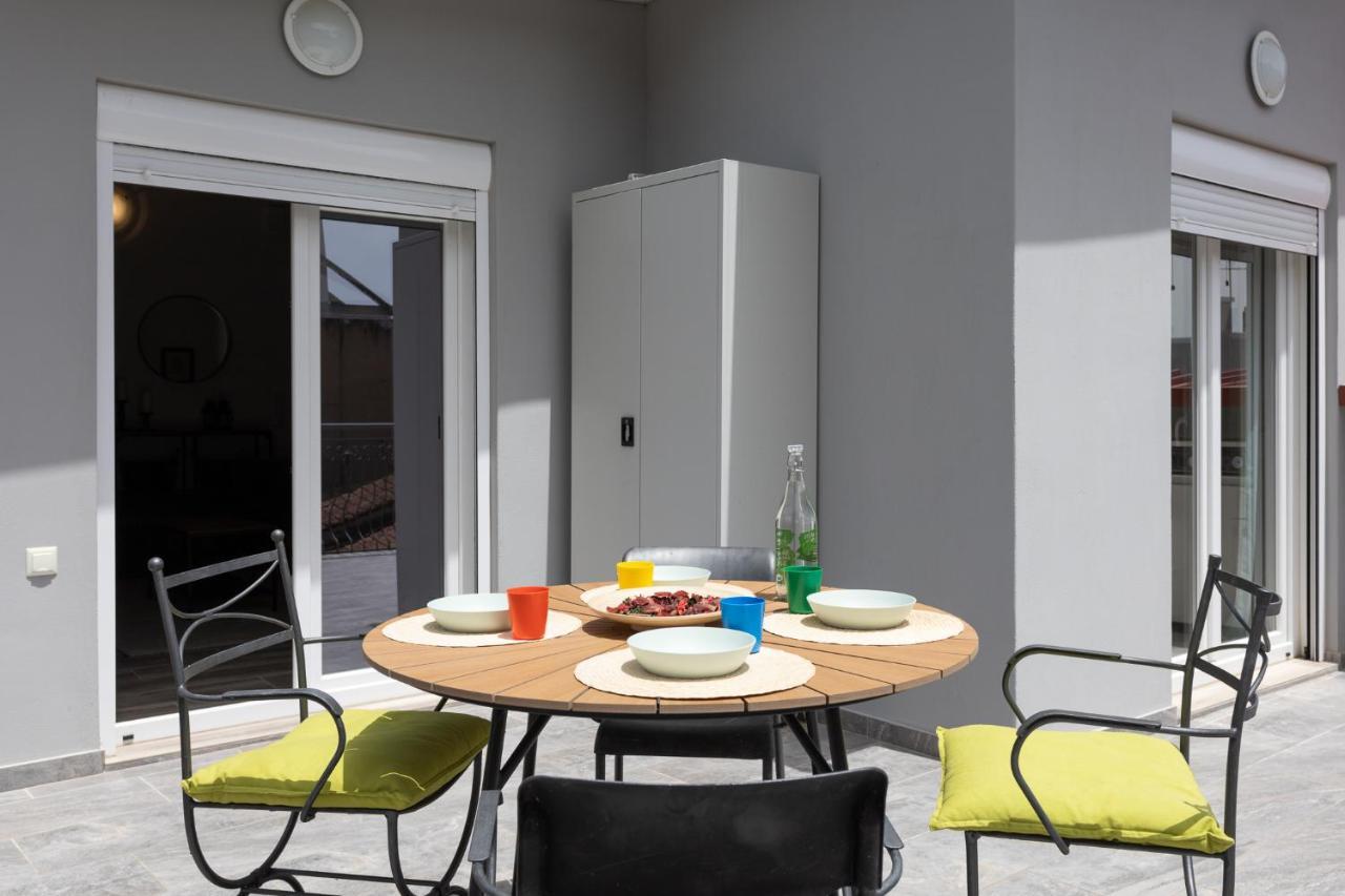 Modern City Center Loft Янина Екстериор снимка
