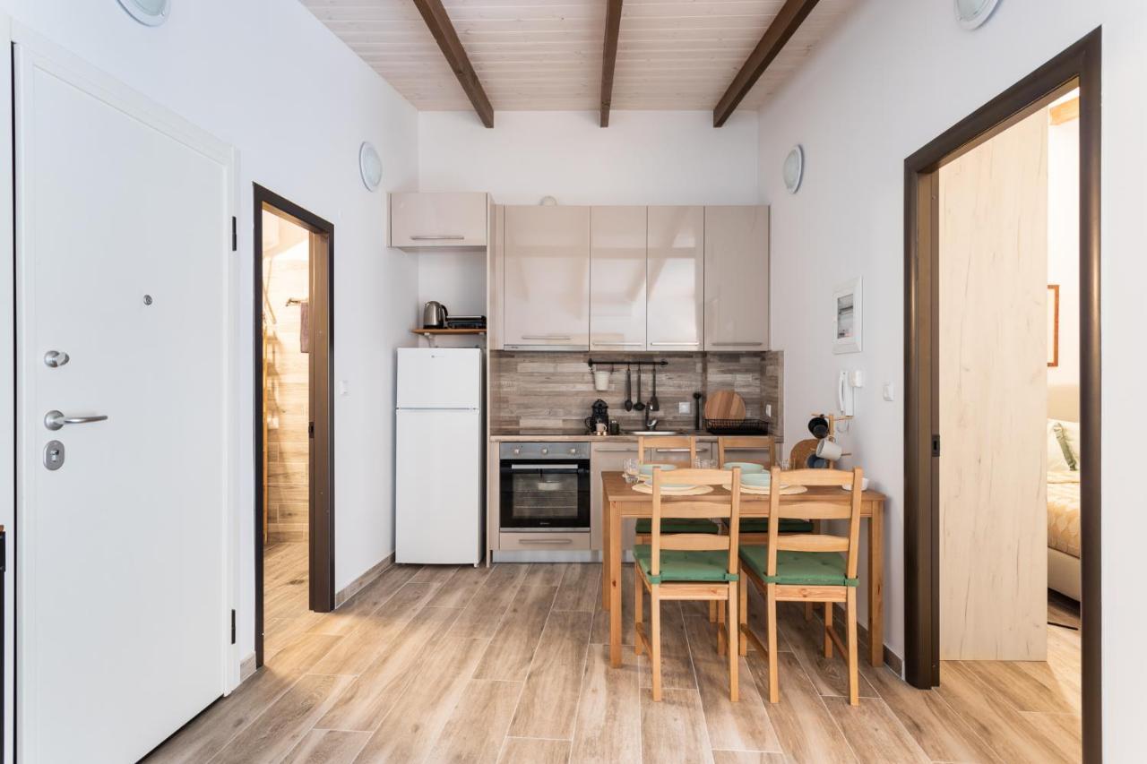 Modern City Center Loft Янина Екстериор снимка