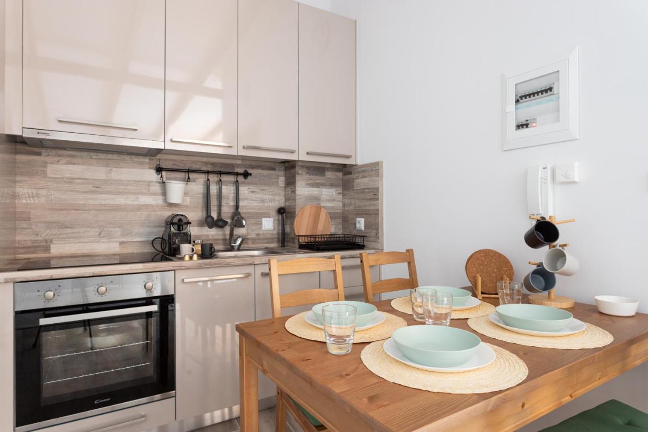 Modern City Center Loft Янина Екстериор снимка